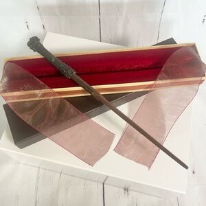 The Noble Collection Harry Potter's Wand with an Ollivanders box